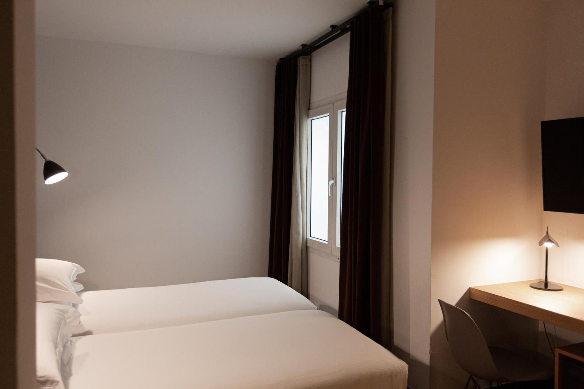 Alexandra Barcelona Hotel, Curio Collection by Hilton Exterior foto