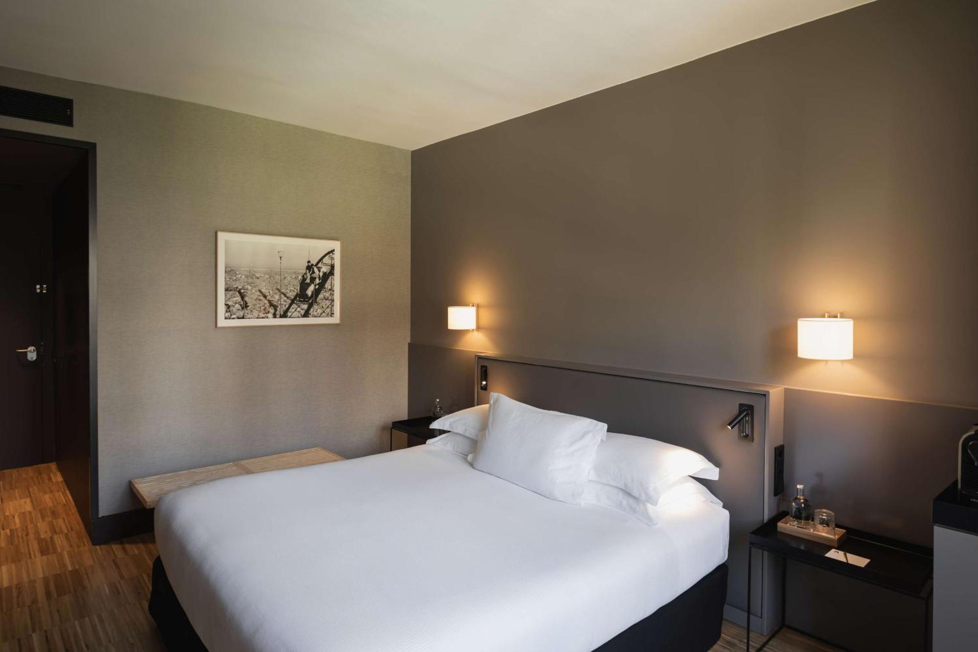 Alexandra Barcelona Hotel, Curio Collection by Hilton Exterior foto